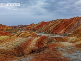 嘉峪关七彩丹霞哪个好玩_七彩丹霞和嘉峪关哪个好玩