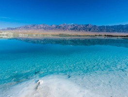 青海翡翠湖边上是什么山脉_青海的翡翠湖