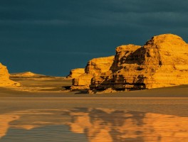 我国西北内陆干旱地区雅丹地貌的形成_我国西北内陆干旱地区雅丹地貌的形成原因