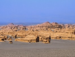 雅丹地貌颜色形成原因_雅丹地貌的形成过程及原理